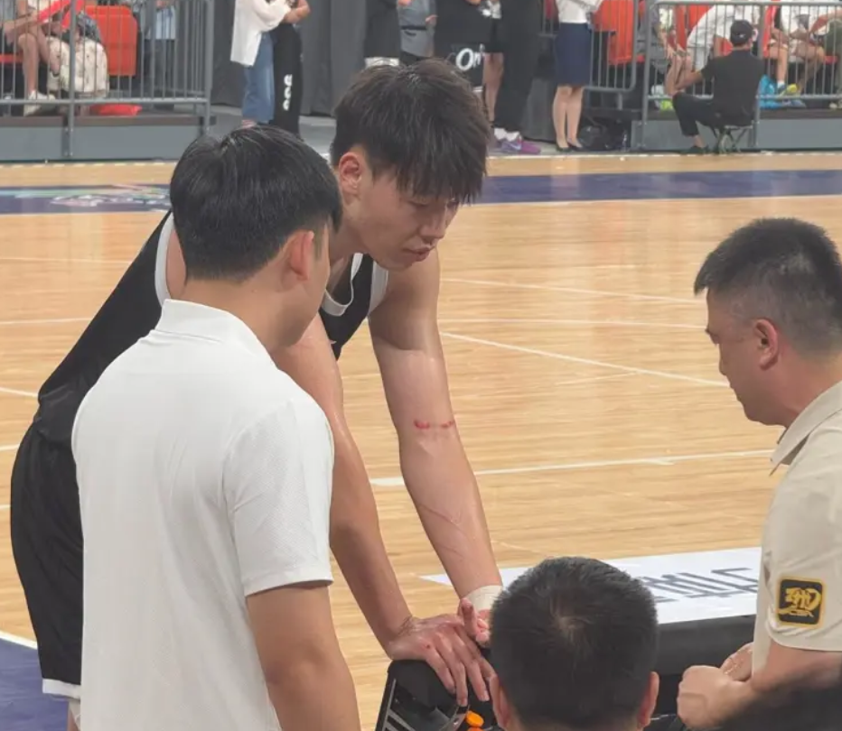 广东险胜美国球队！4人上双，张昊统治攻守，张文逸26分险成卧底